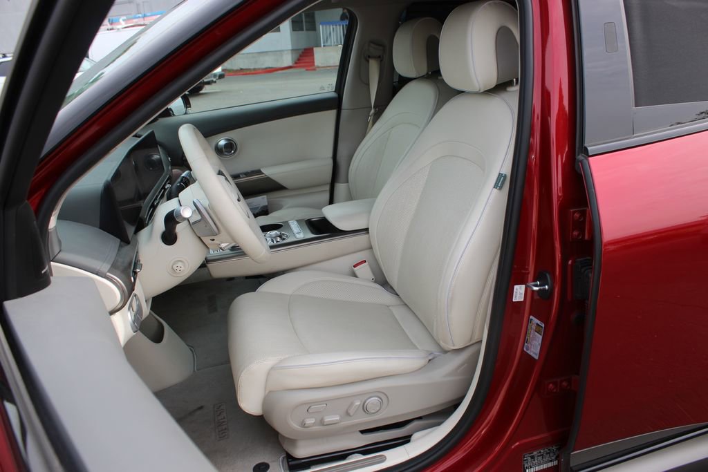 Used 2023 Genesis GV60 Advanced image 13