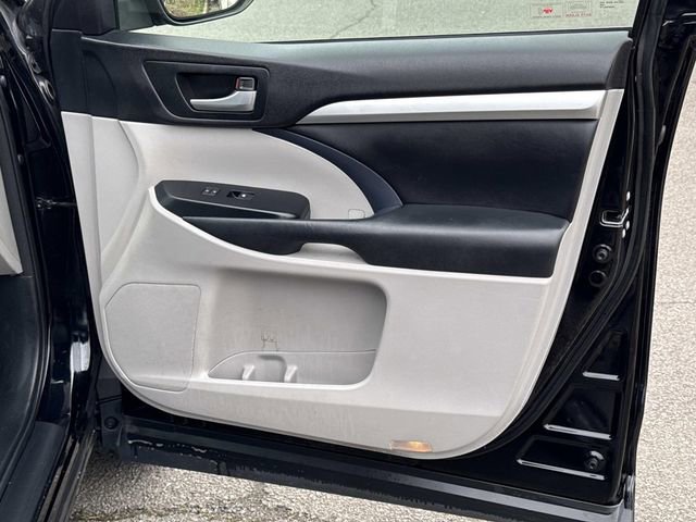Used 2015 Toyota Highlander XLE image 8