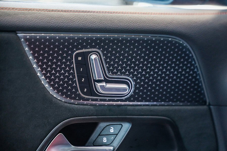 Used 2024 Mercedes-Benz EQB 300 4MATIC image 21