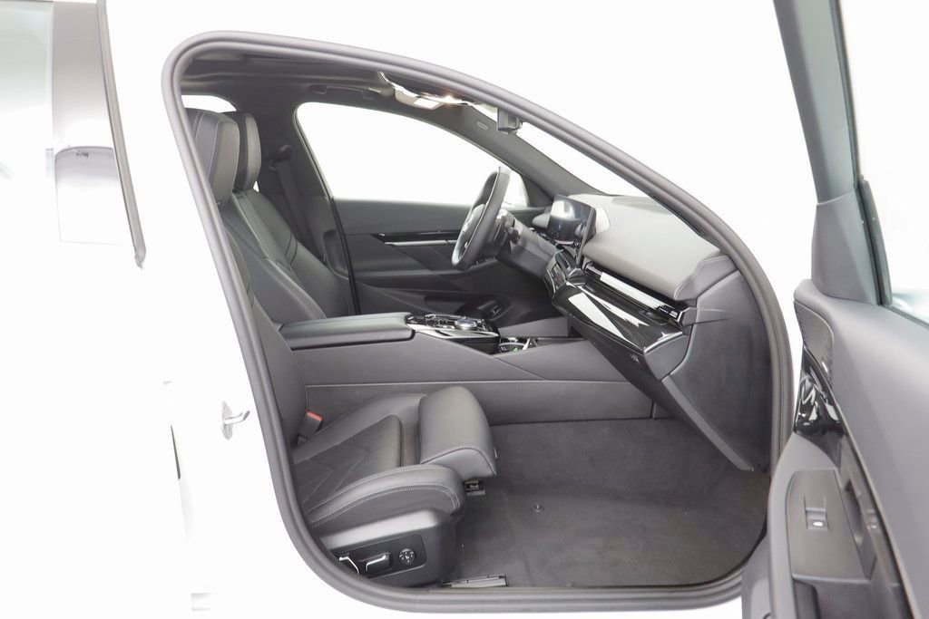 Used 2025 BMW 530i xDrive image 19