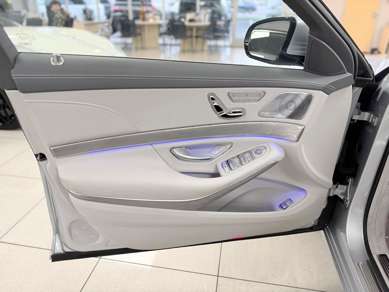 Used 2017 Mercedes-Benz S 550 Sedan image 8