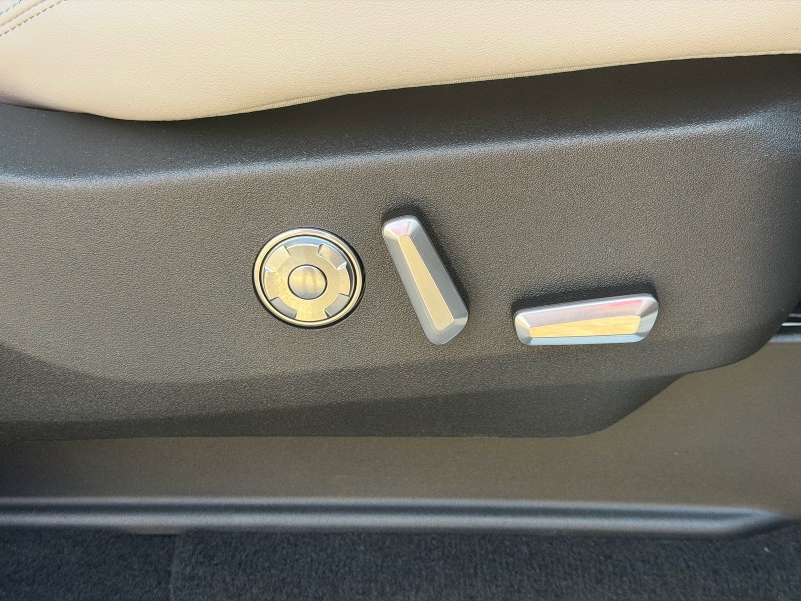 New 2026 Lincoln Navigator Reserve AWD/4WD image 13