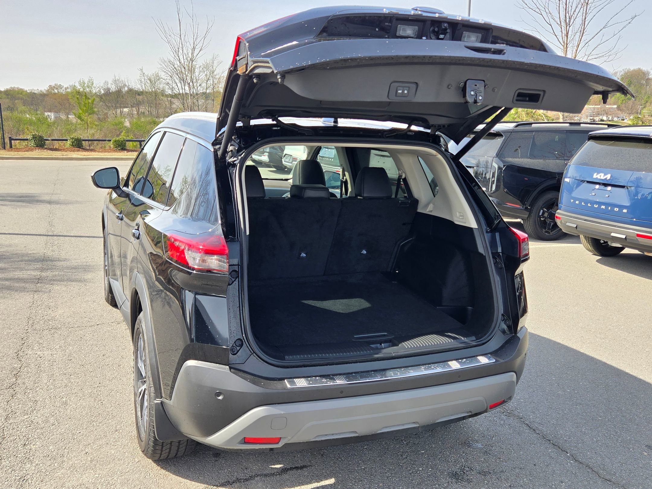 Used 2021 Nissan Rogue SV w/ Premium Package image 18