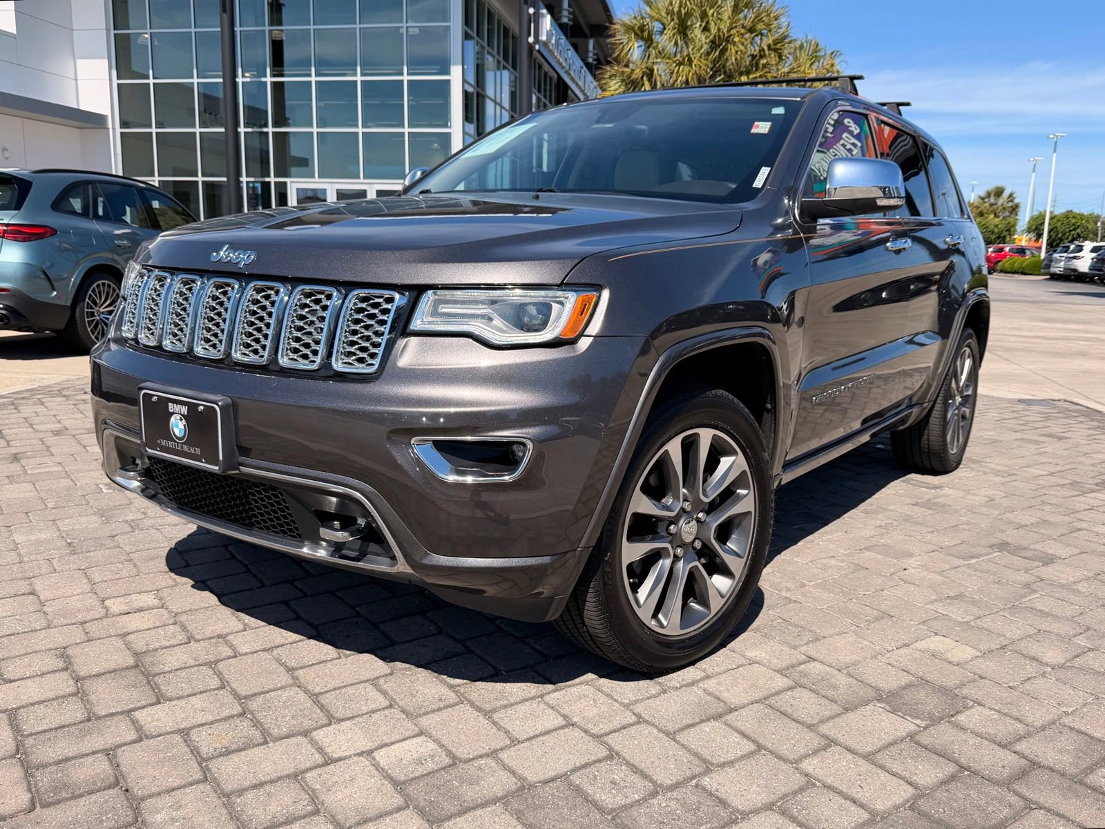 Used 2018 Jeep Grand Cherokee Overland AWD/4WD image 1
