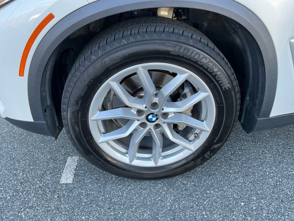 Used 2022 BMW X5 xDrive40i w/ Premium Package AWD/4WD image 27