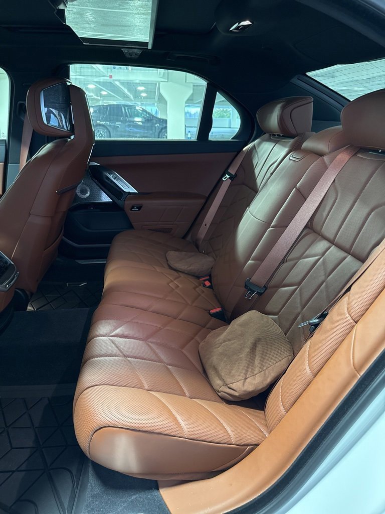 Used 2023 BMW i7 xDrive60 image 7