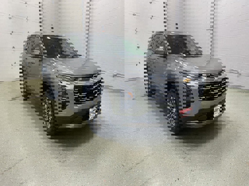 New 2026 Chevrolet Equinox LT w/ Safety and Technology Package image 2