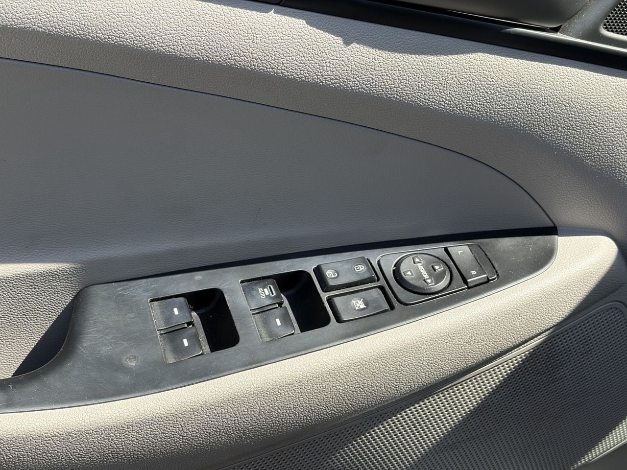 Used 2018 Hyundai Tucson Value w/ Cargo Package FWD image 12