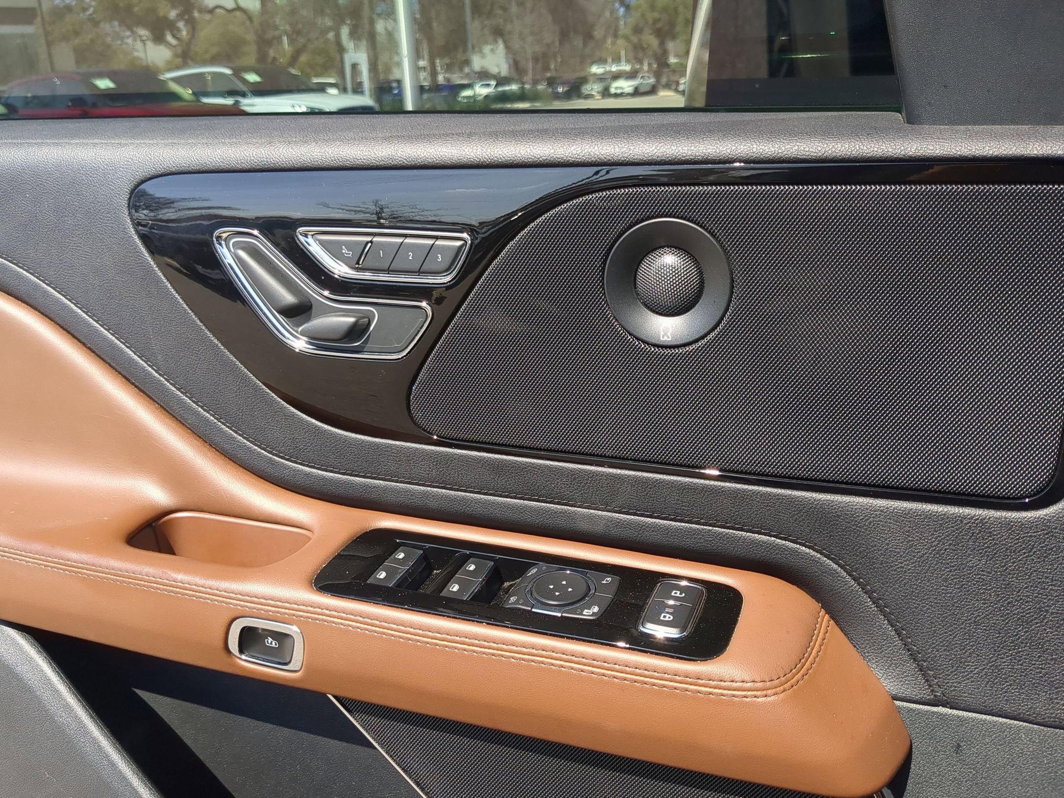 Used 2021 Lincoln Aviator Reserve w/ Elements Package Plus image 12