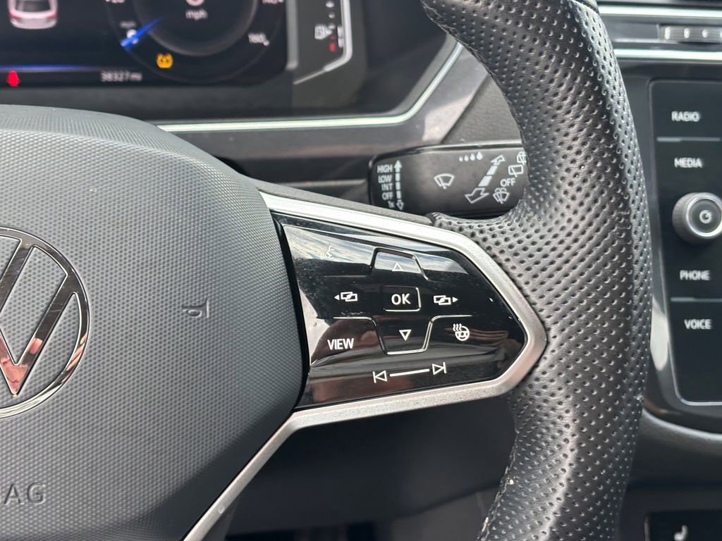 Used 2022 Volkswagen Tiguan SEL R-Line image 17