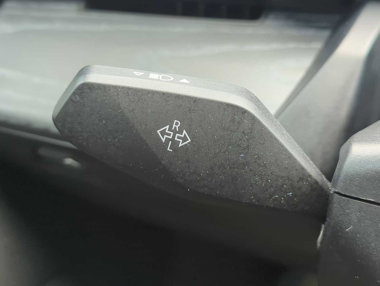 Used 2024 BMW i5 eDrive40i w/ Premium Package image 27