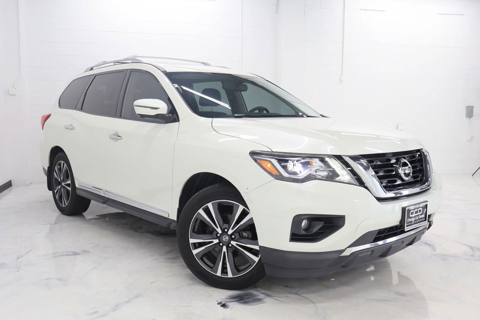 Used 2017 Nissan Pathfinder Platinum w/ Cargo Package AWD/4WD image 2