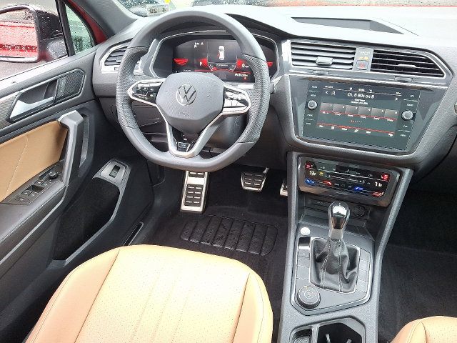 Used 2024 Volkswagen Tiguan SE R-Line AWD/4WD image 14