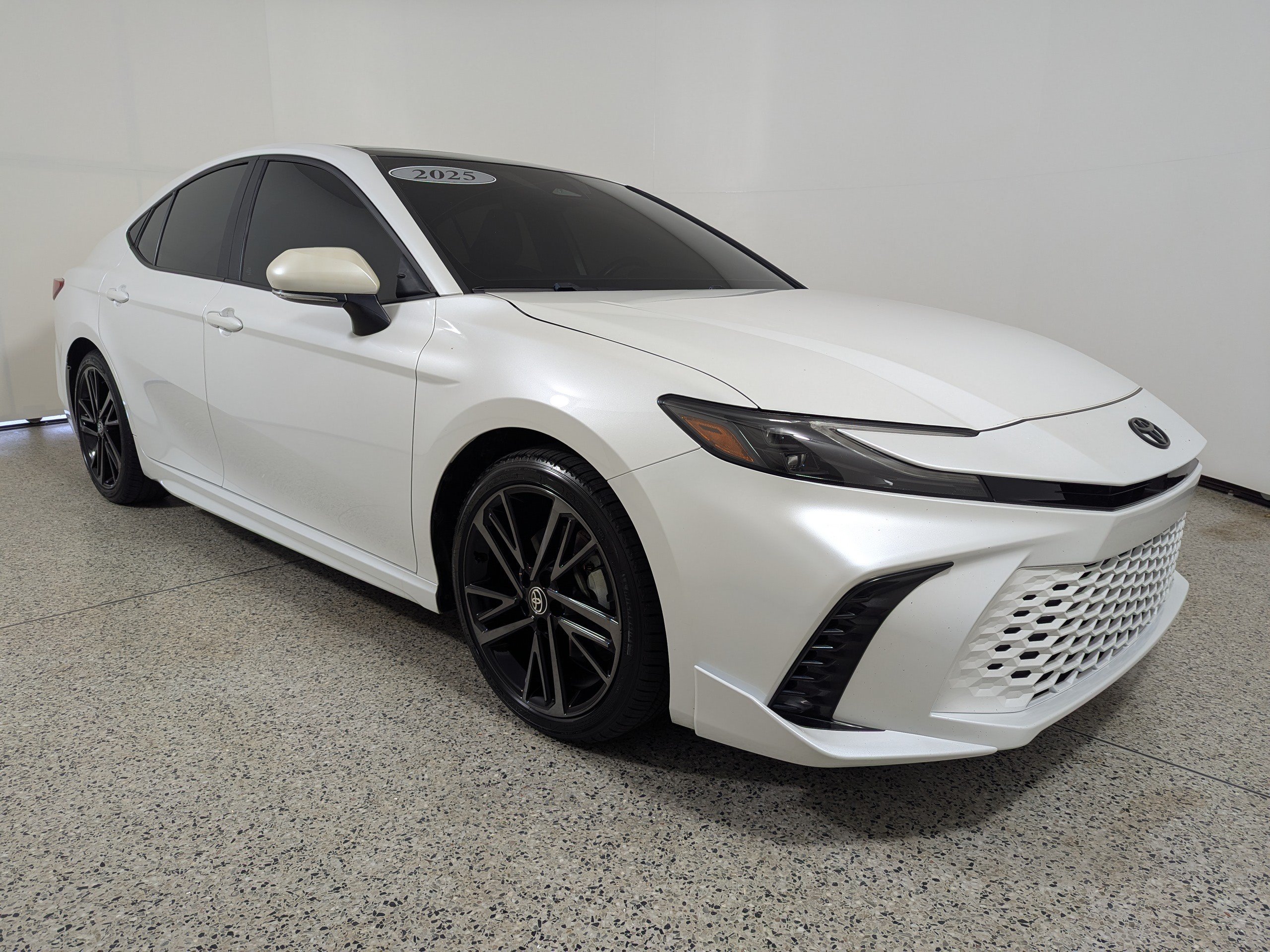 Used 2025 Toyota Camry XSE FWD image 1