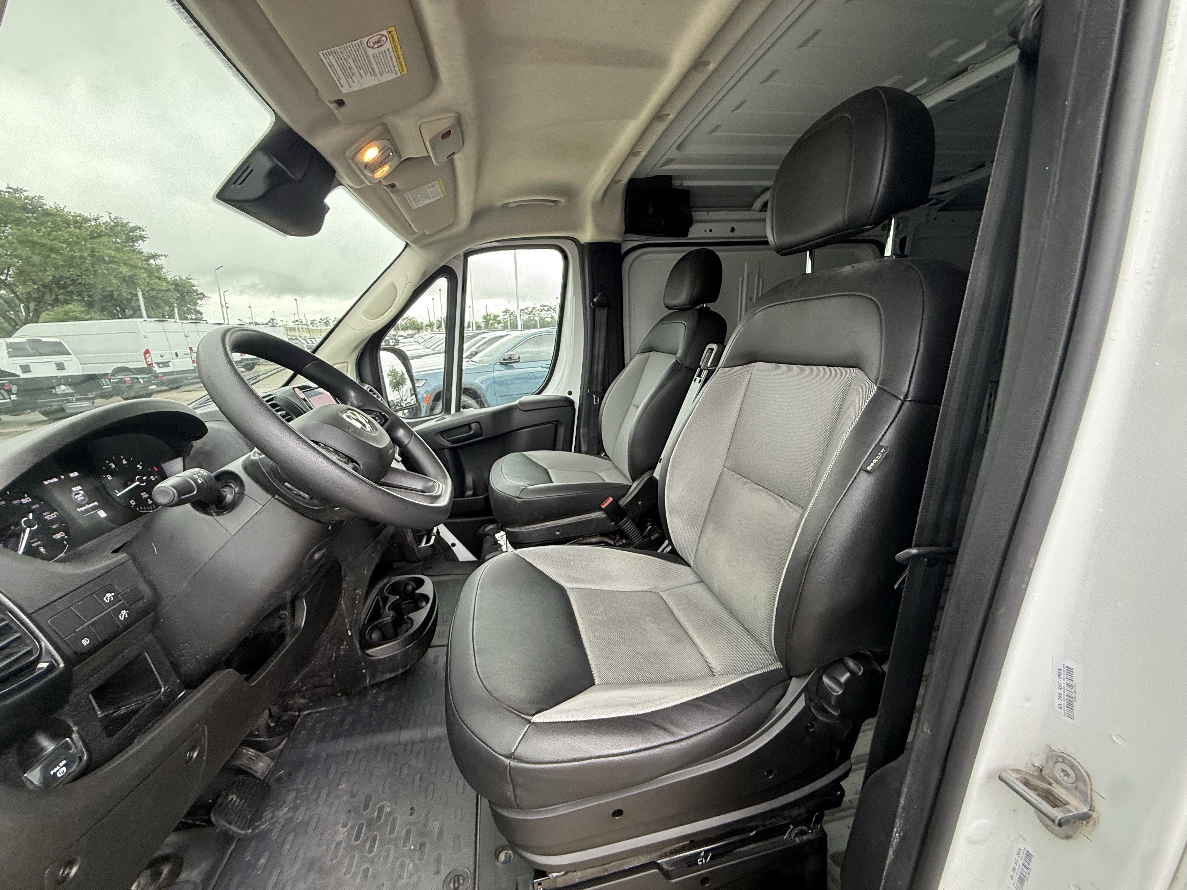 Used 2025 RAM ProMaster 2500 w/ Convenience Group FWD image 27