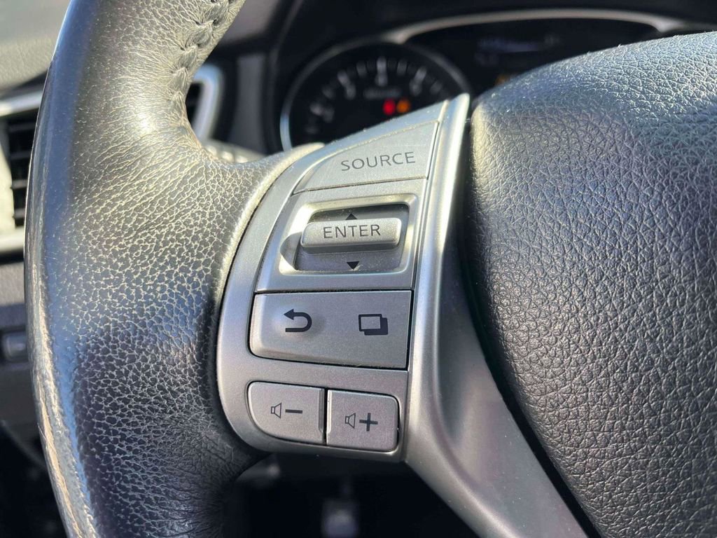 Used 2016 Nissan Rogue SL w/ SL Premium Package image 18