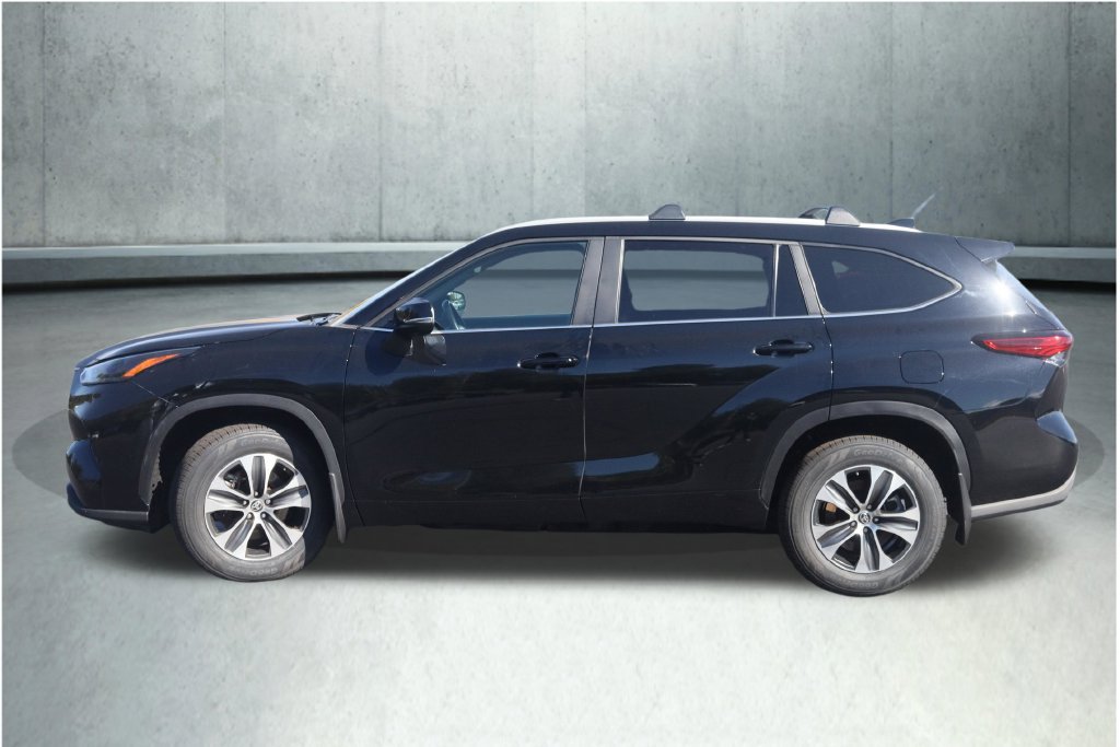 Used 2023 Toyota Highlander XLE AWD/4WD image 28