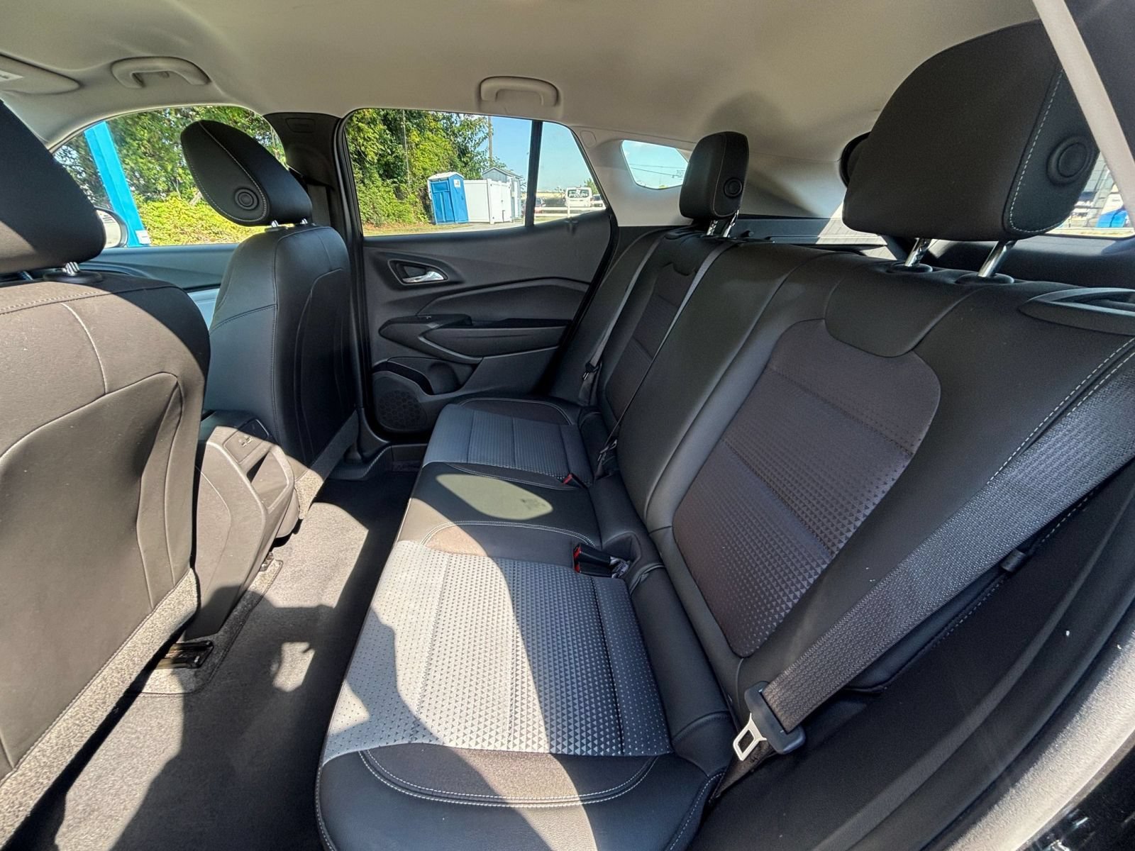 Used 2025 Chevrolet Trax LT w/ LT Convenience Package FWD image 25