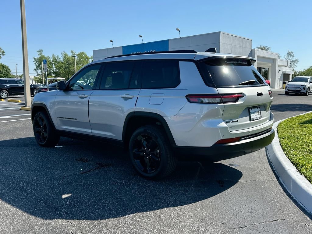 Used 2023 Jeep Grand Cherokee L Laredo image 8