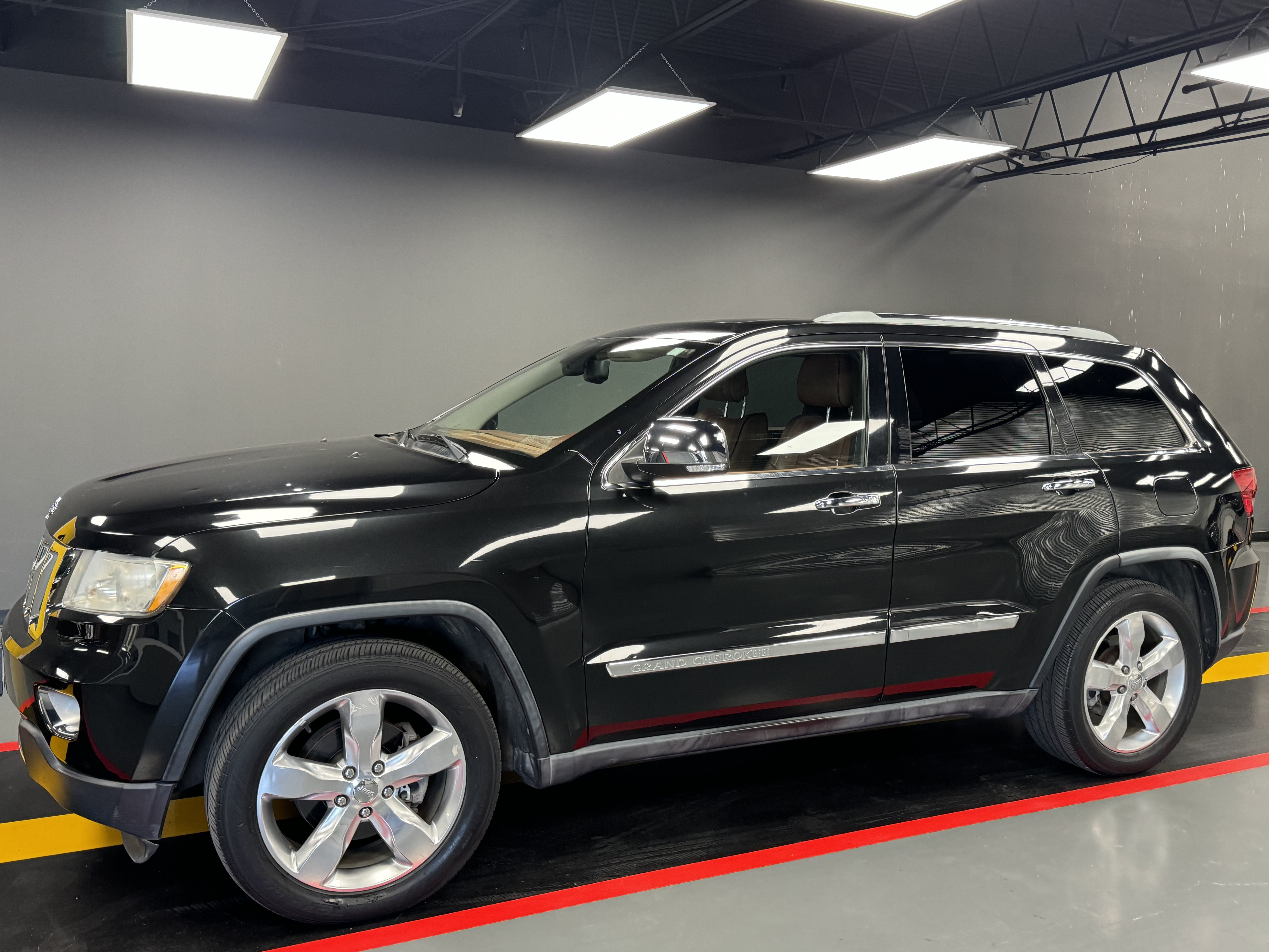 Used 2011 Jeep Grand Cherokee Overland Summit AWD/4WD image 2