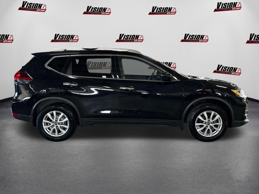 Used 2019 Nissan Rogue SV image 4