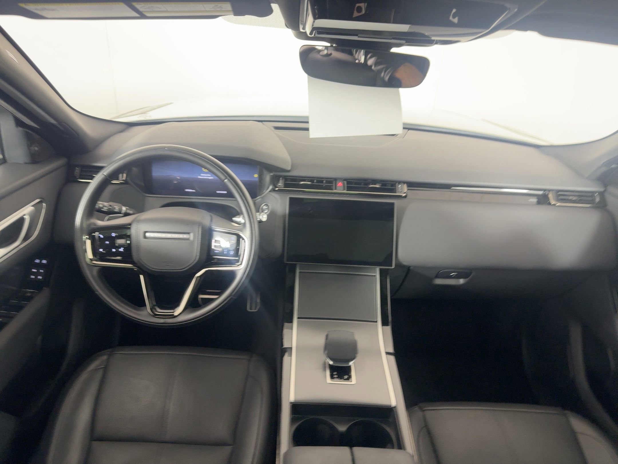 Used 2025 Land Rover Range Rover Velar Dynamic SE image 25