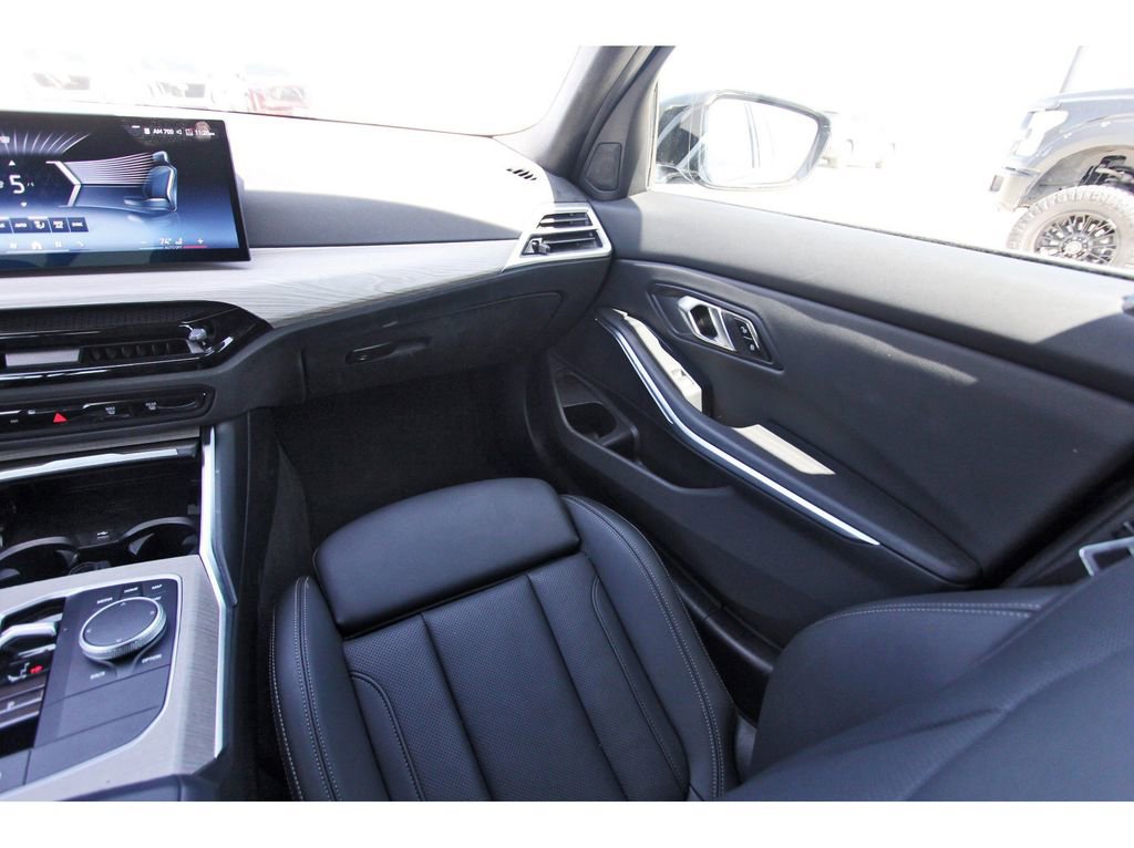 Used 2025 BMW 330i Sedan image 10