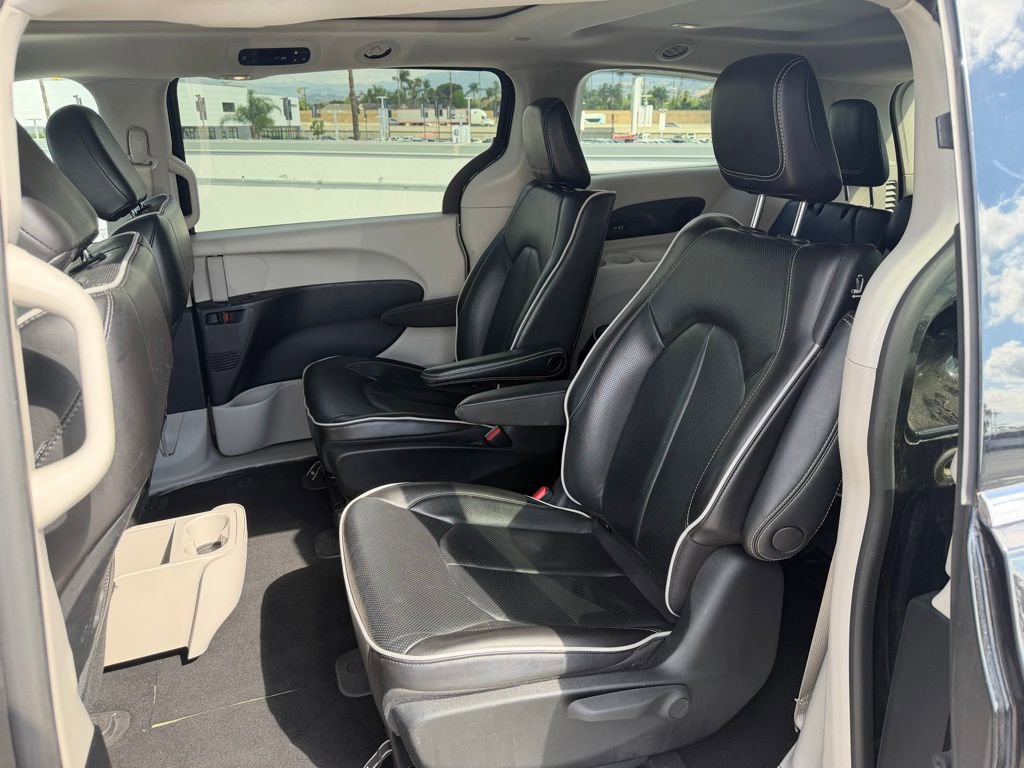 Used 2023 Chrysler Pacifica Limited image 4