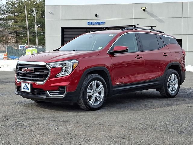 Used 2022 GMC Terrain SLE w/ Driver Convenience Package image 3
