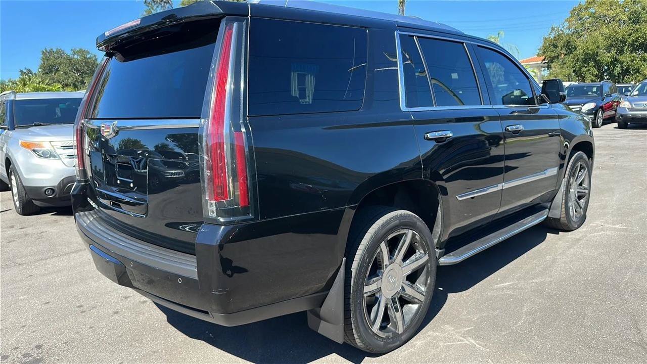 Used 2015 Cadillac Escalade Luxury AWD/4WD image 11