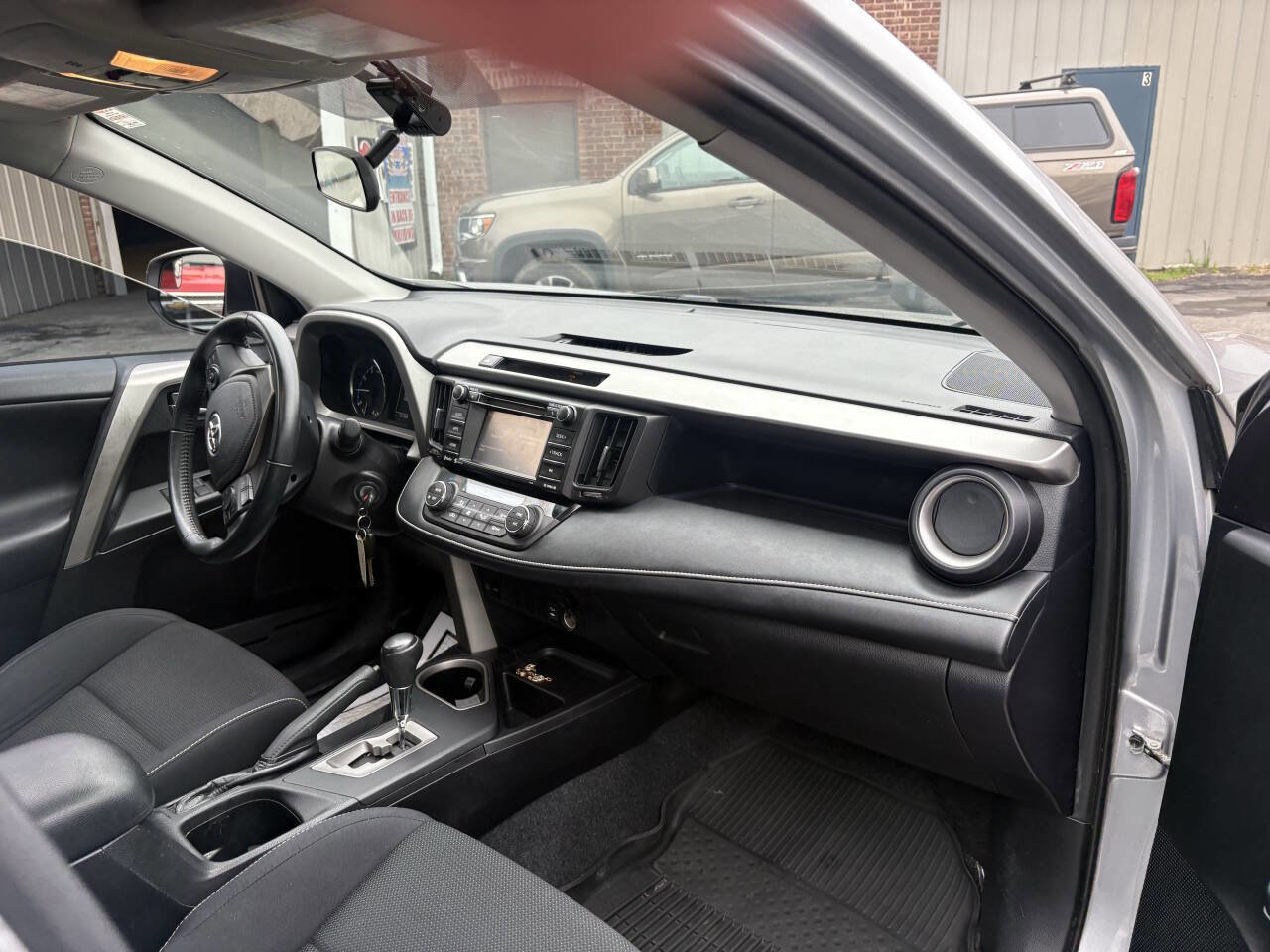 Used 2016 Toyota RAV4 XLE AWD/4WD image 10