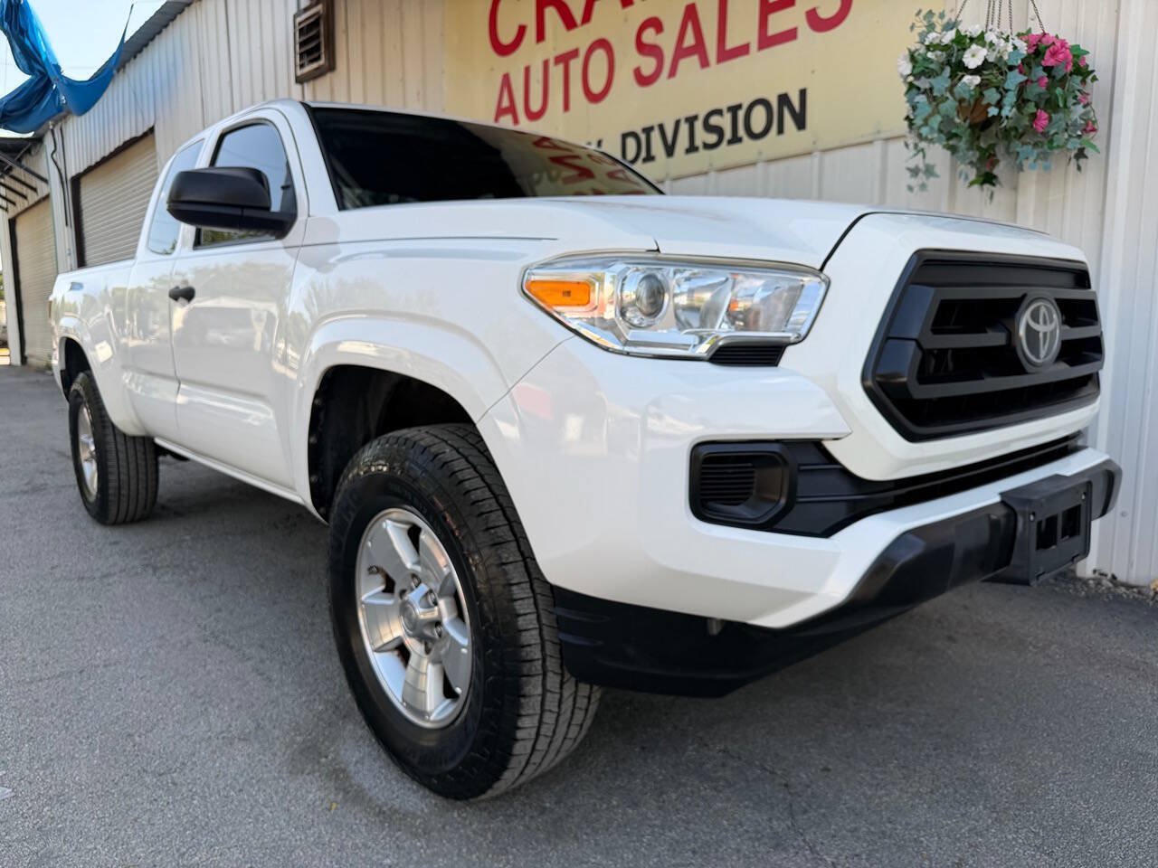 Used 2020 Toyota Tacoma SR RWD image 1