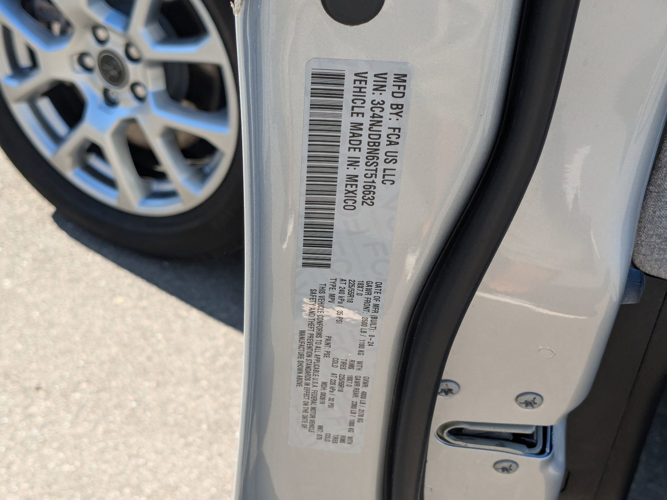 Used 2025 Jeep Compass Latitude image 36