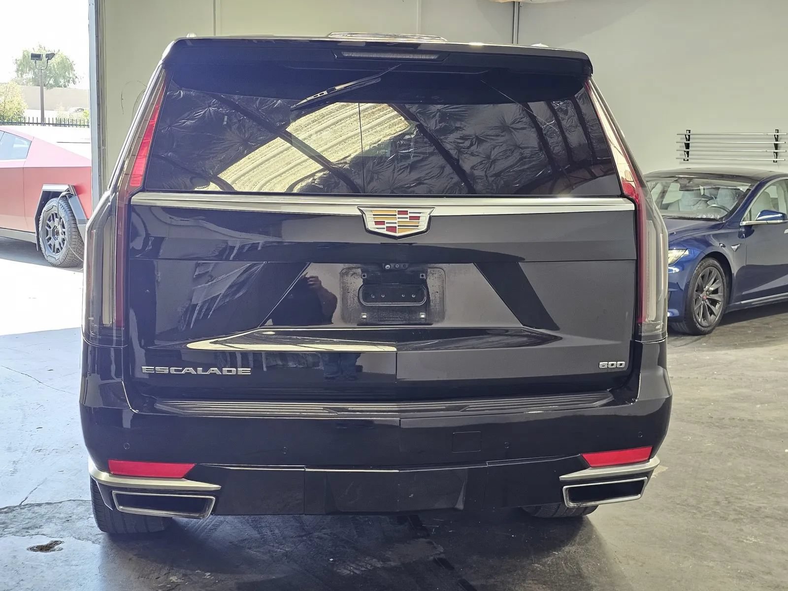 Used 2021 Cadillac Escalade ESV Premium Luxury AWD/4WD image 3
