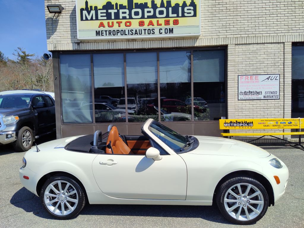 Used 2006 MAZDA MX-5 Miata Grand Touring w/ Premium Pkg RWD image 1