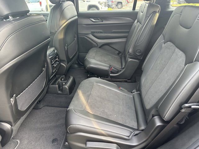 New 2025 Jeep Grand Cherokee L Altitude image 19