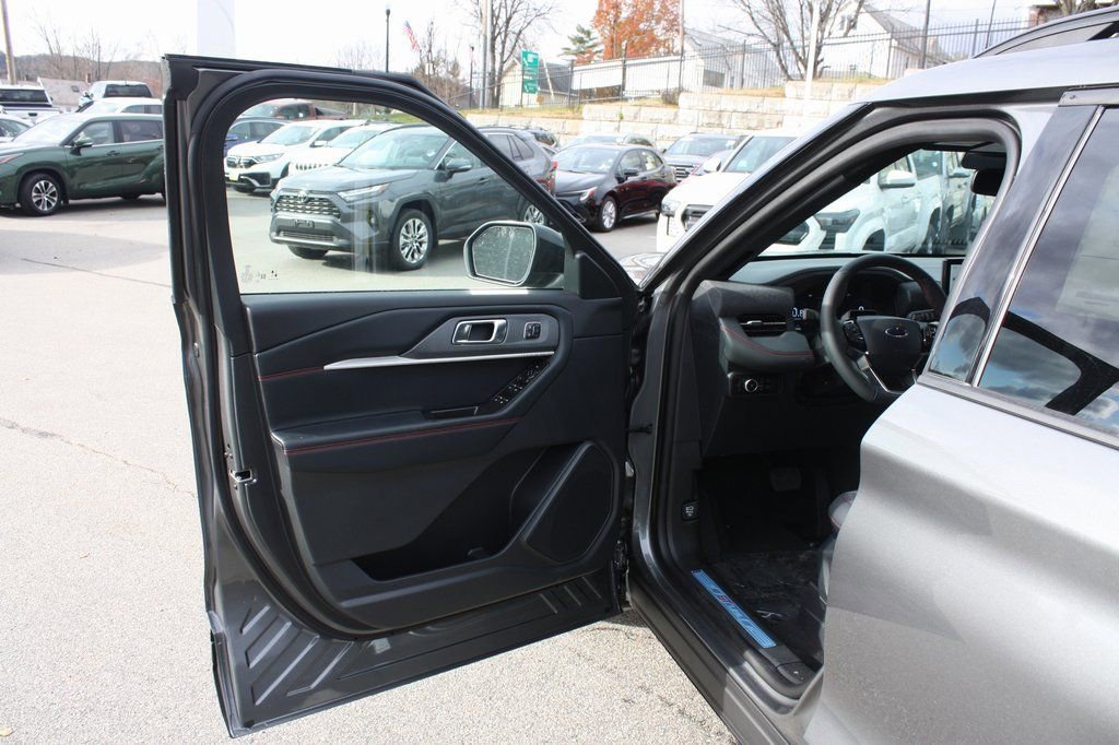 New 2026 Ford Explorer ST-Line w/ ST-Line Street Pack image 9