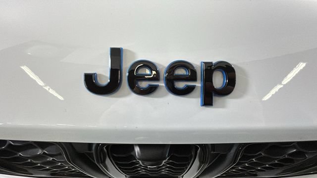 Used 2022 Jeep Grand Cherokee Trailhawk AWD/4WD image 8