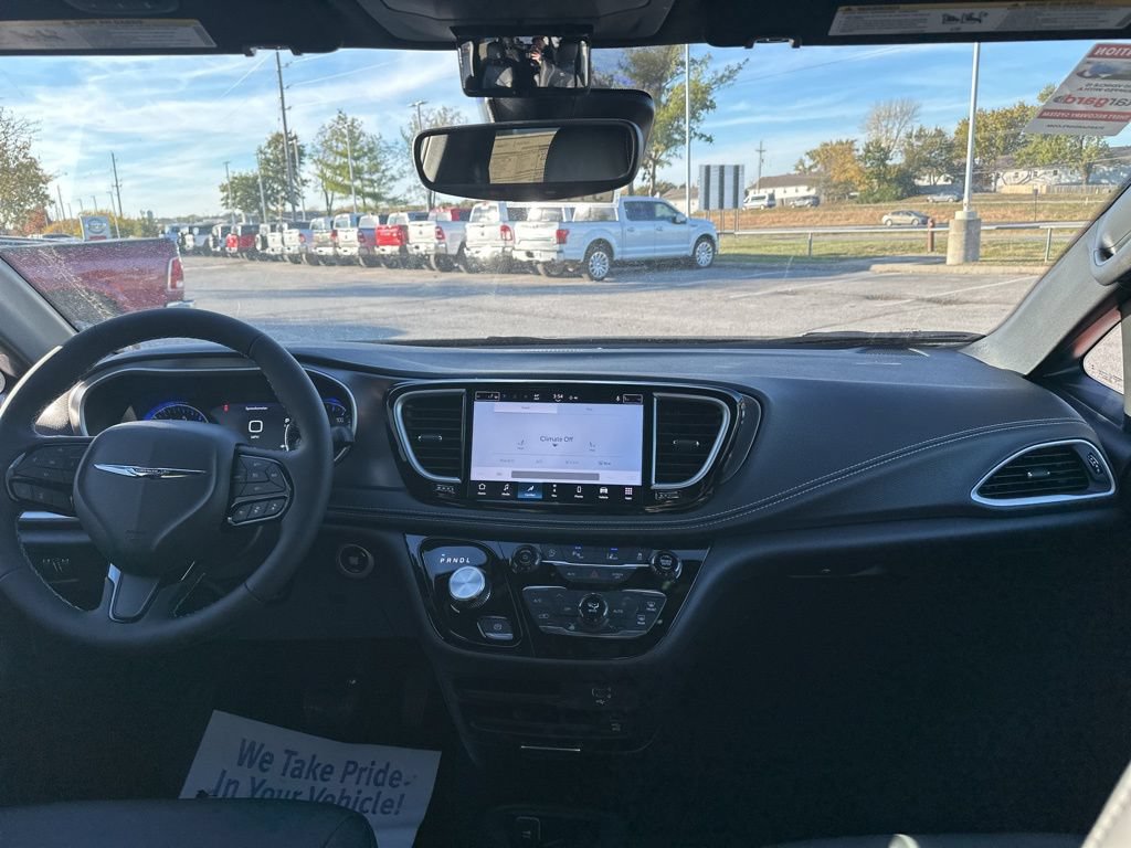 New 2026 Chrysler Pacifica Select FWD image 2