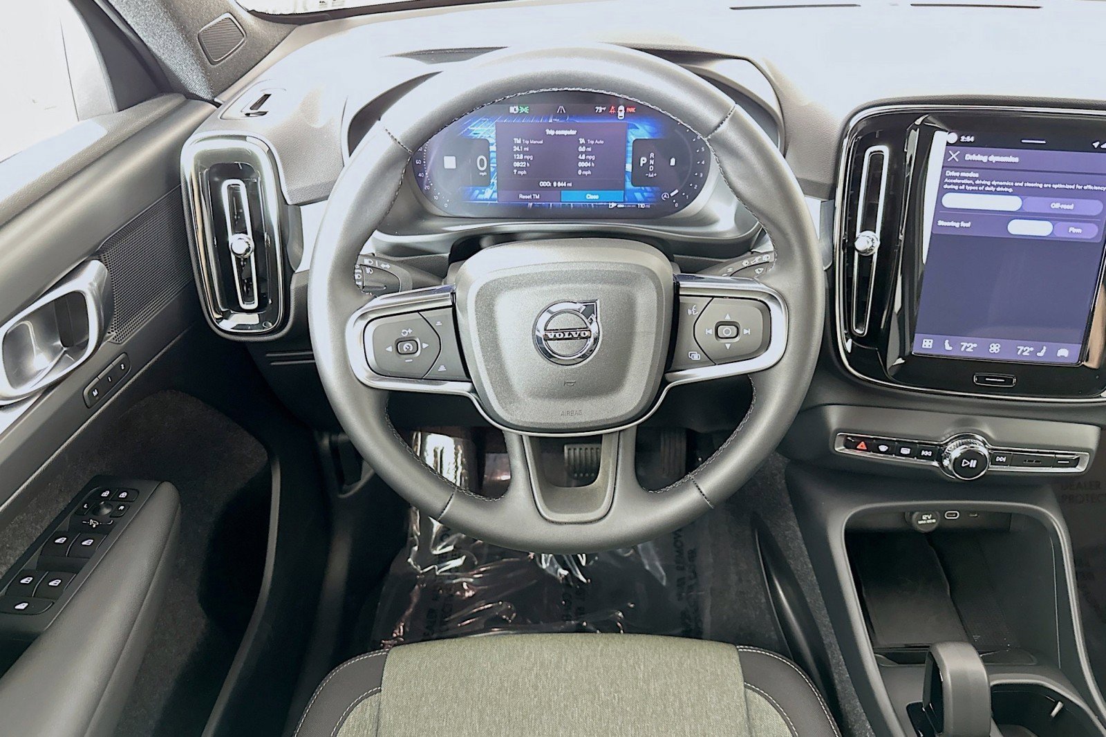 Used 2025 Volvo XC40 B5 Core image 5