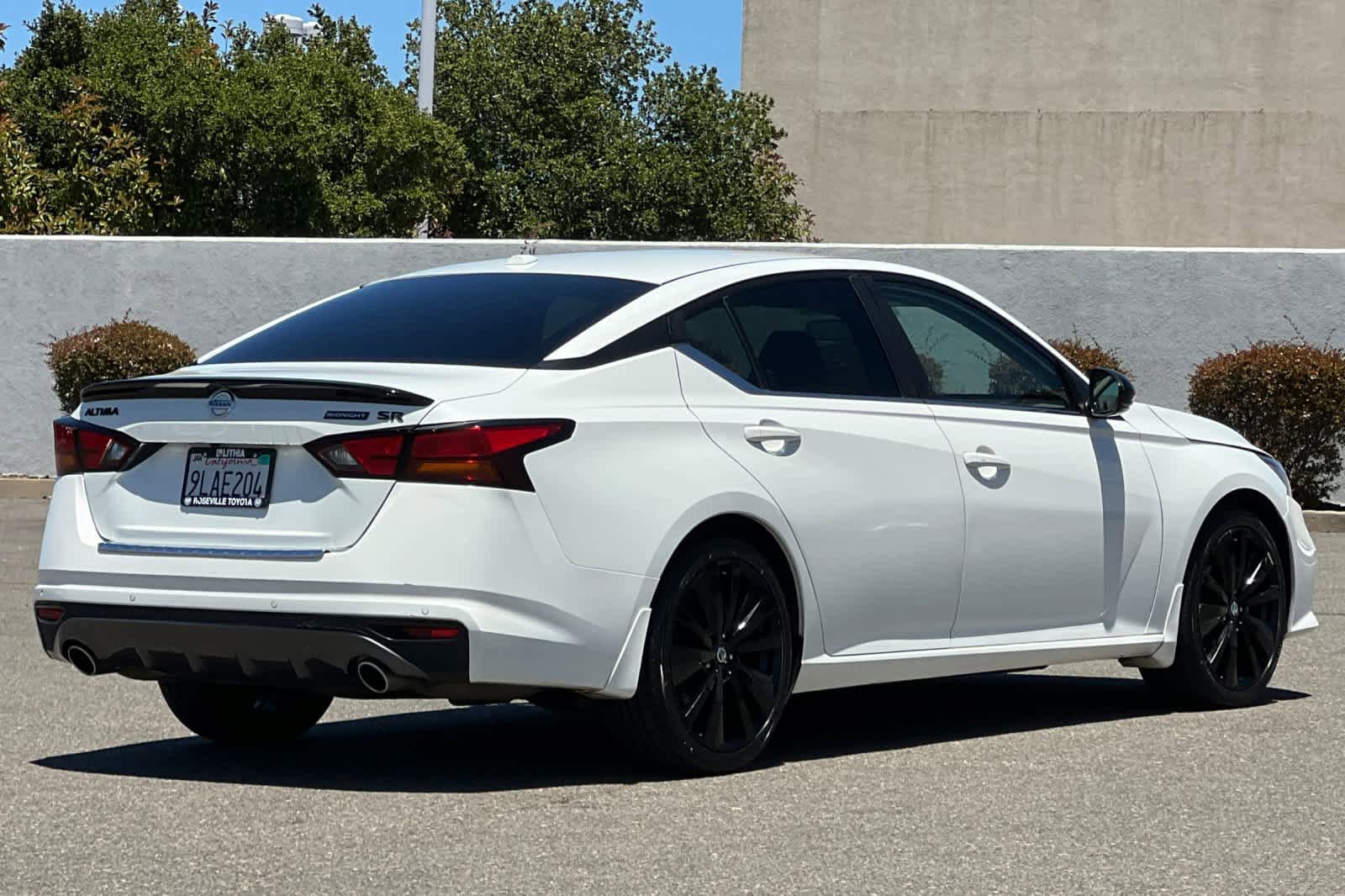 Used 2022 Nissan Altima 2.5 SR w/ Midnight Edition Package FWD image 2