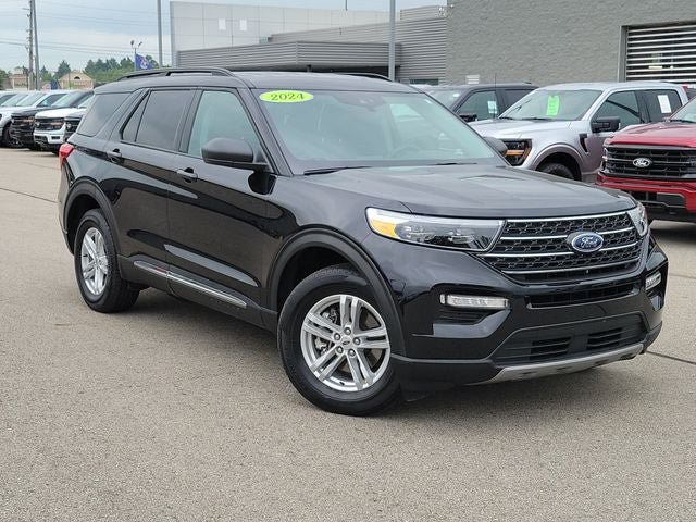 Used 2024 Ford Explorer XLT w/ Equipment Group 202A AWD/4WD image 32