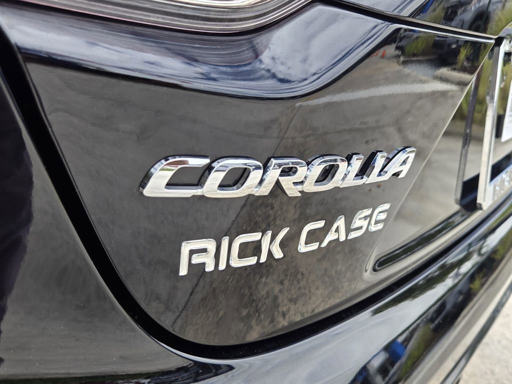 Used 2025 Toyota Corolla SE w/ SE Premium Package image 14