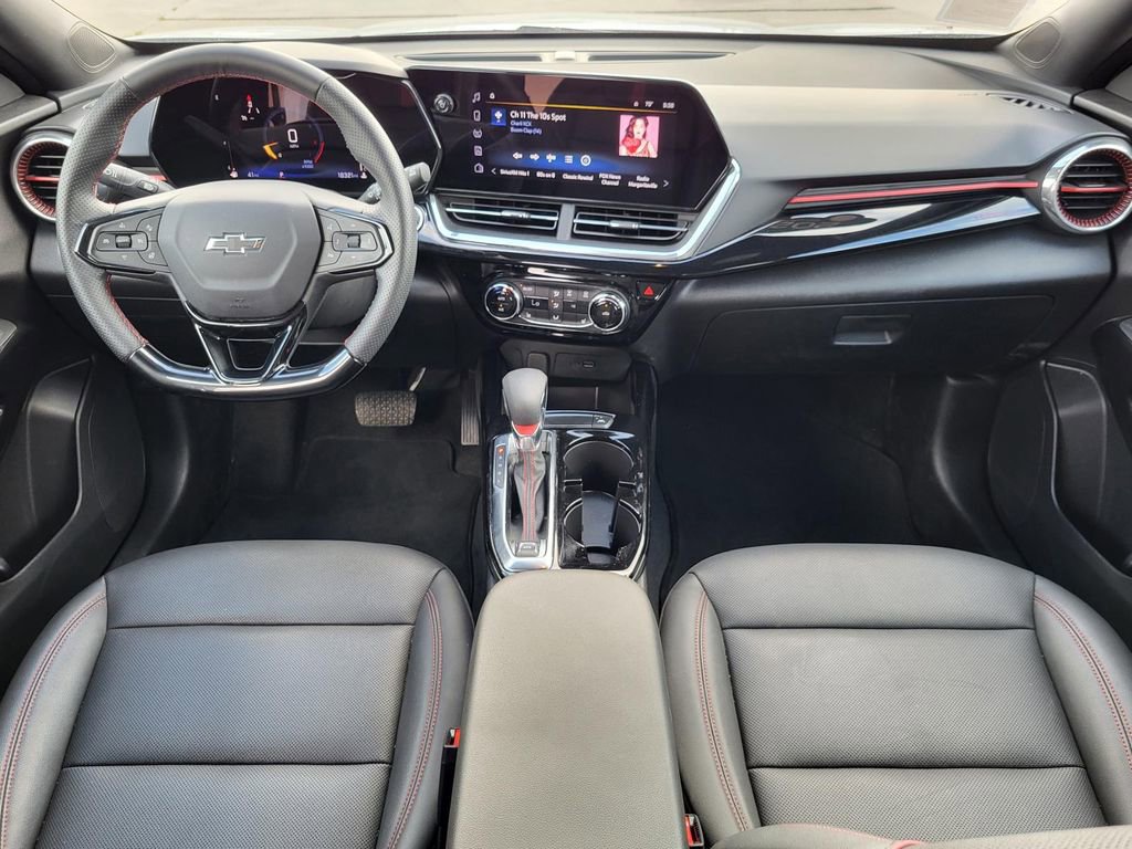 Used 2025 Chevrolet Trax RS image 14