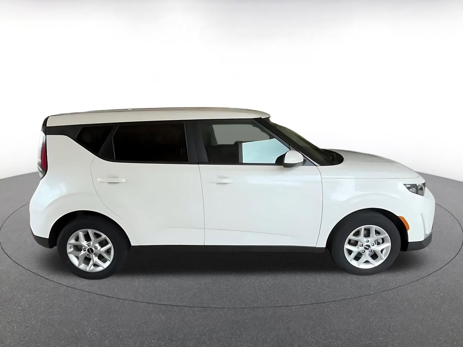 Used 2025 Kia Soul LX w/ LX Technology Package image 16