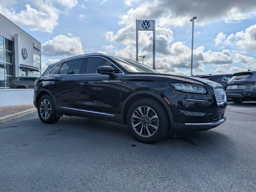 Used 2022 Lincoln Nautilus Reserve w/ Luxury Package FWD image 3