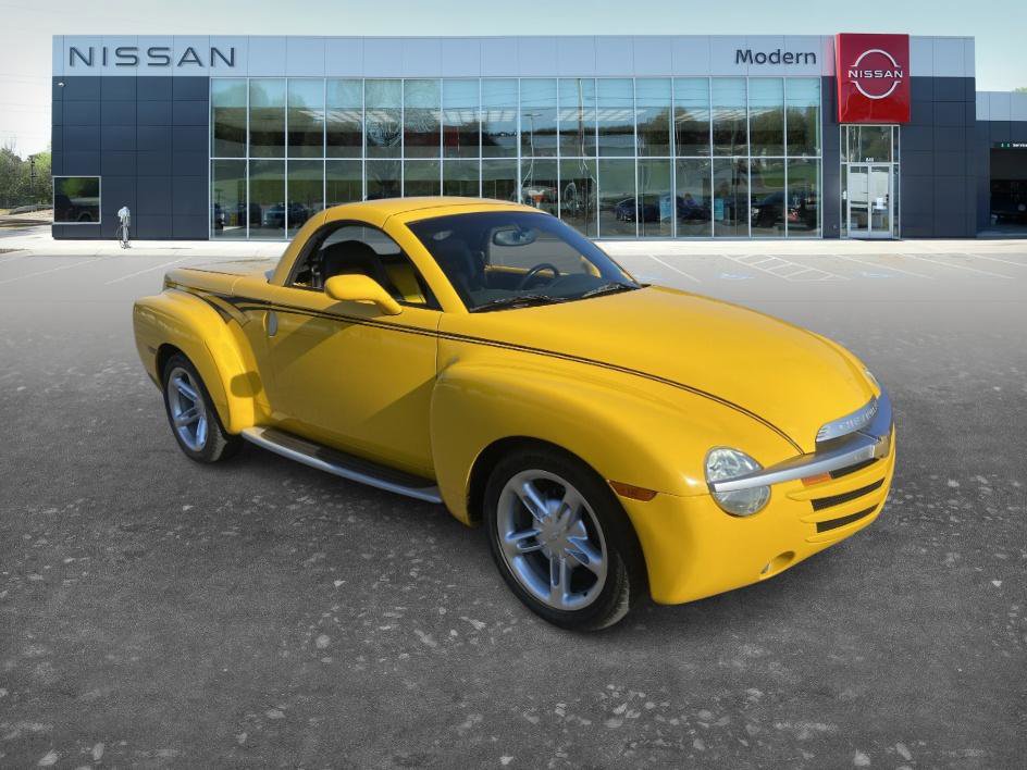 Used 2004 Chevrolet SSR w/ Preferred Equipment Group RWD image 3
