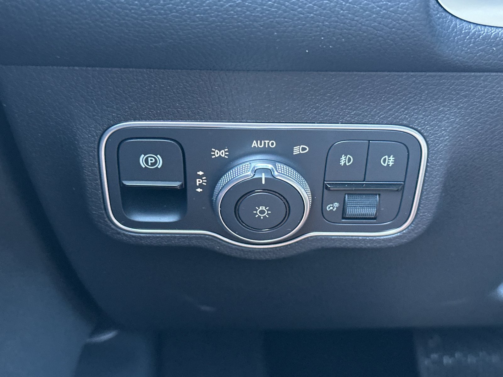 Used 2026 Mercedes-Benz GLB 250 image 30