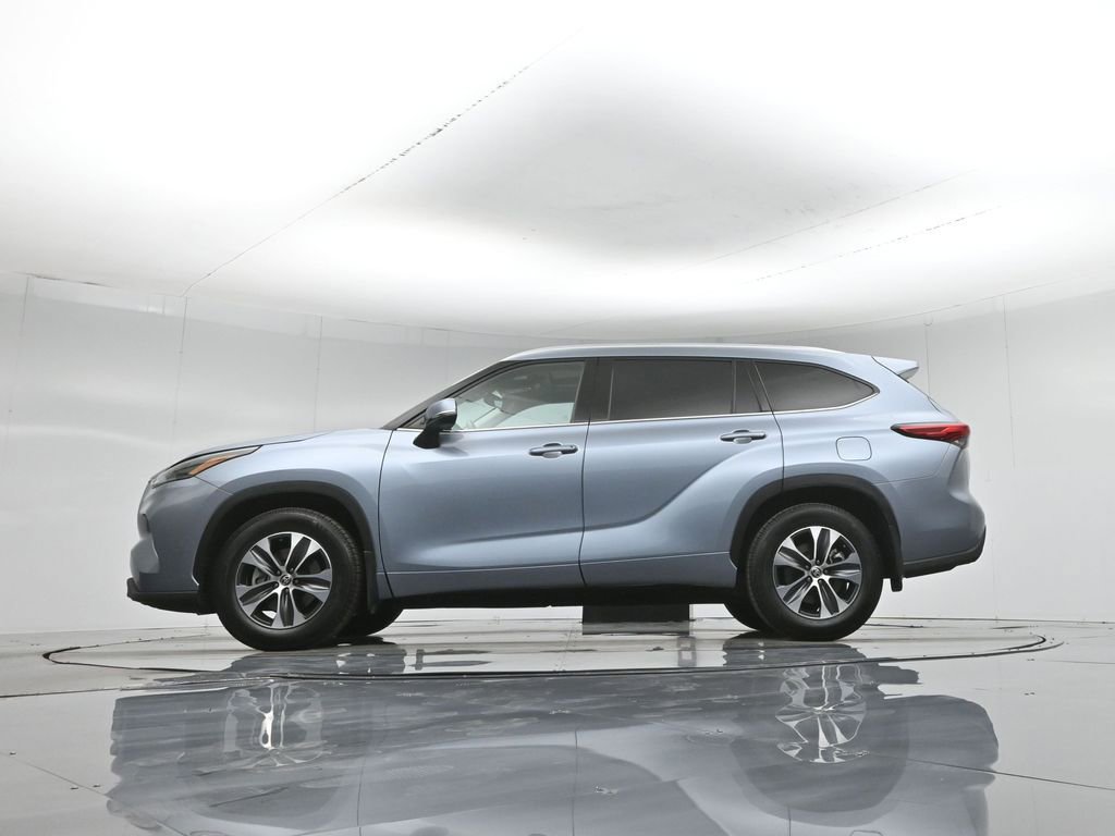Used 2021 Toyota Highlander XLE image 8