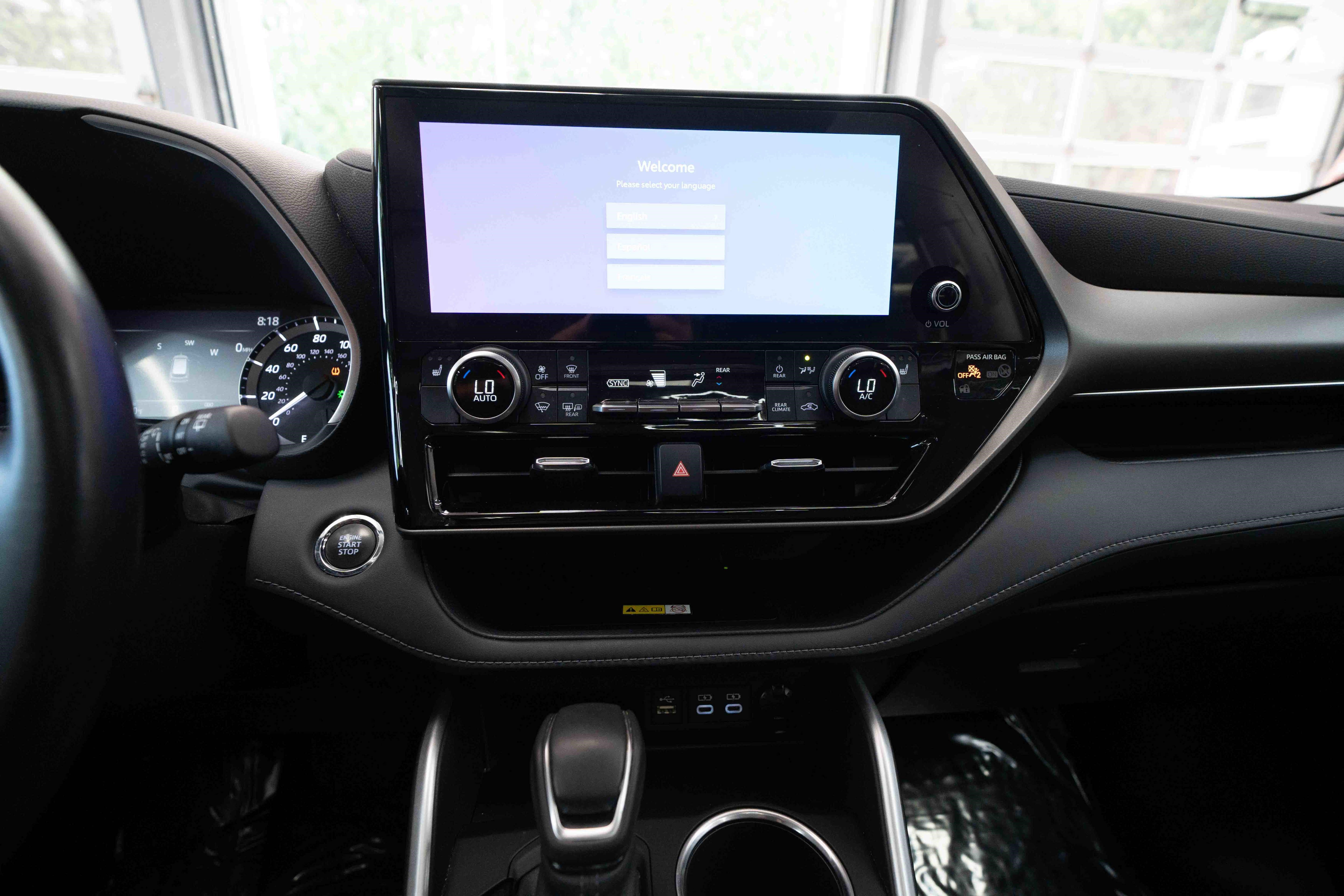 Used 2023 Toyota Highlander XLE AWD/4WD image 17
